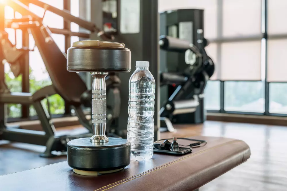 Photo d'altère dans une salle de sport